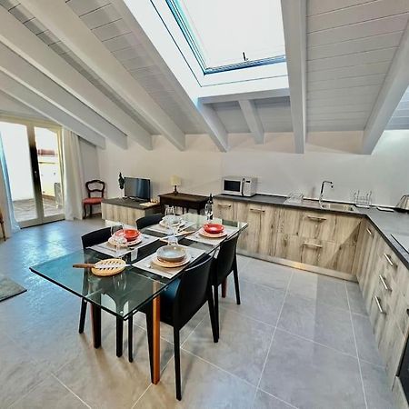 カザーレ・モンフェッラートPrestigioso Attico A Passo Duomo By Revenue Houseアパートメント エクステリア 写真