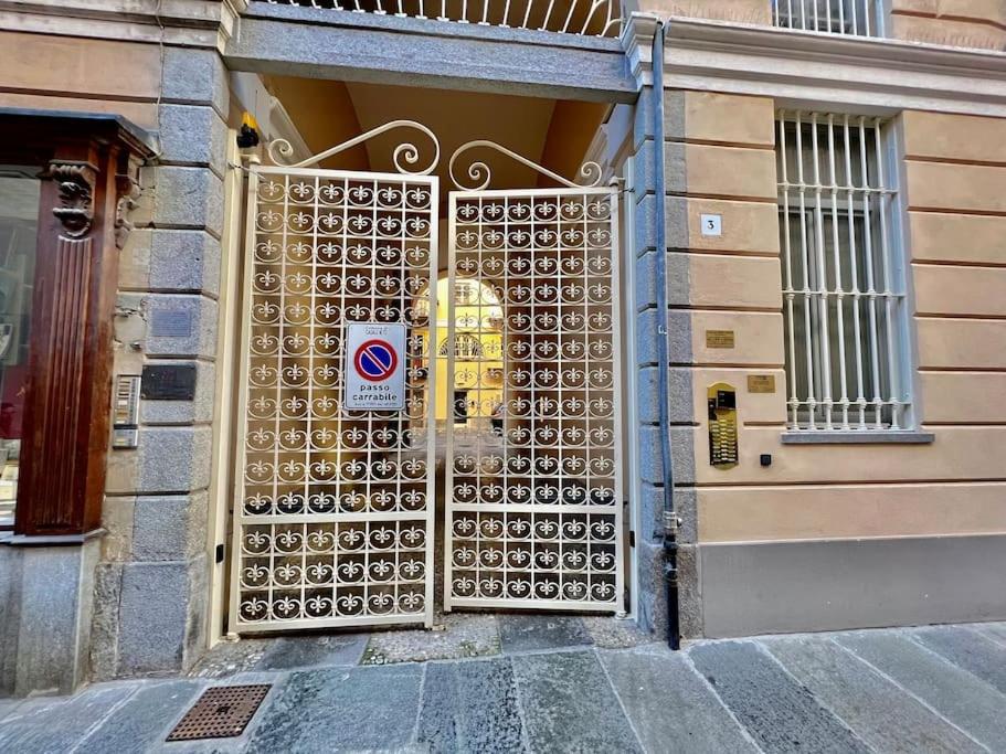 カザーレ・モンフェッラートPrestigioso Attico A Passo Duomo By Revenue Houseアパートメント エクステリア 写真